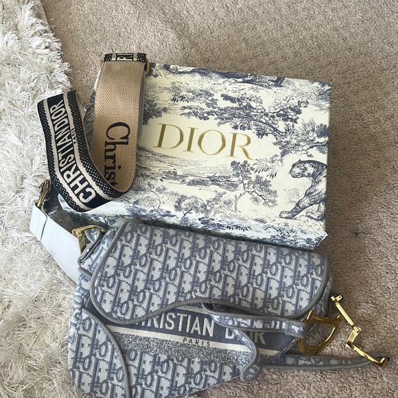 Handbags - Sleeping a blue and white Christian Dior bag, comes with strap and box